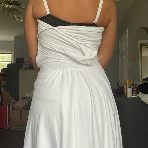 MARILYN MONROE Inspired White Halter Dress - Picture 3 of 3
